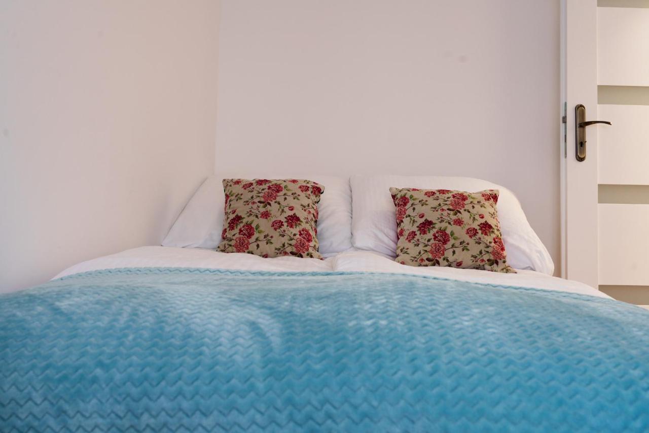Apartament Pod Swierkiem - Pet Friendly - 2 Osobne Pokoje Dla Max 5 Osob - Space Apart Jelenia Góra Exteriör bild
