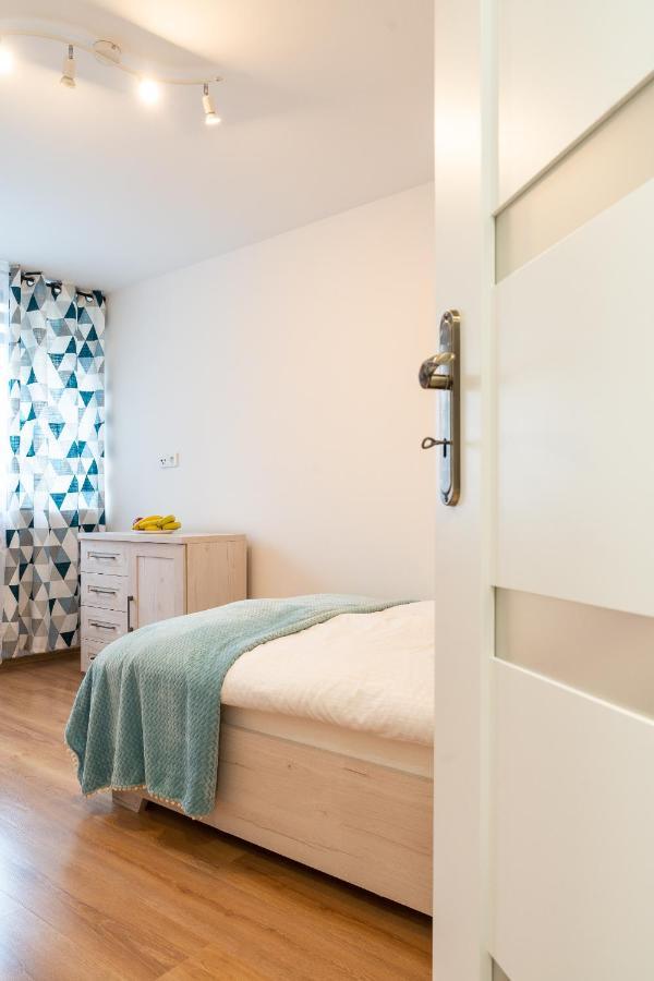 Apartament Pod Swierkiem - Pet Friendly - 2 Osobne Pokoje Dla Max 5 Osob - Space Apart Jelenia Góra Exteriör bild